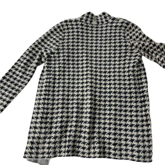 Cyrus Black and White Houndstooth Sweater Large Cardigan - Picture 2 of 2